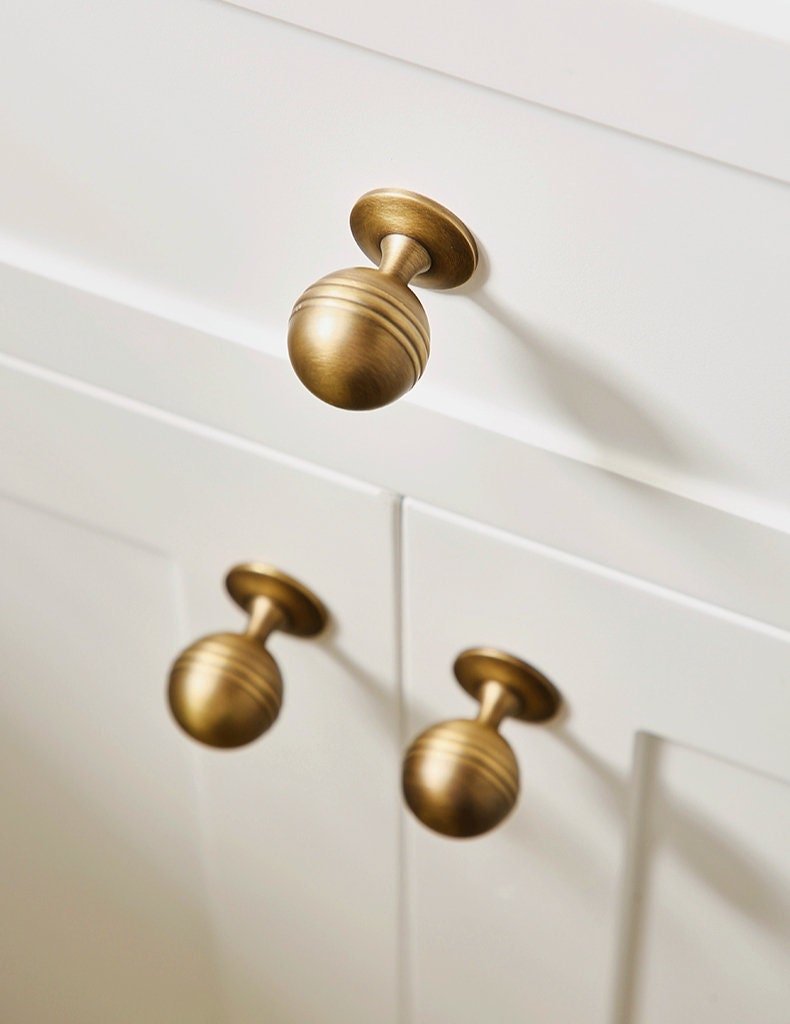 Classic style bronze drawer knob/Solid brass door knob/Round bronze drawer pull/Bronze furniture hardware/Bronze cabinet handle/MCM style