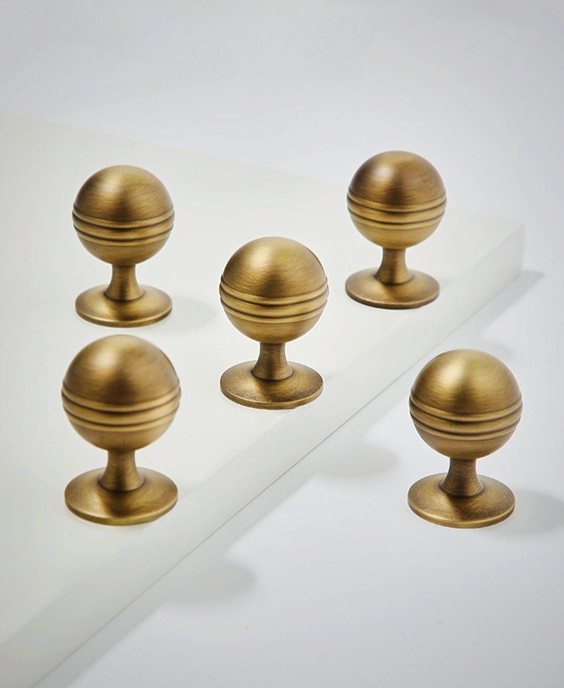 Classic style bronze drawer knob/Solid brass door knob/Round bronze drawer pull/Bronze furniture hardware/Bronze cabinet handle/MCM style