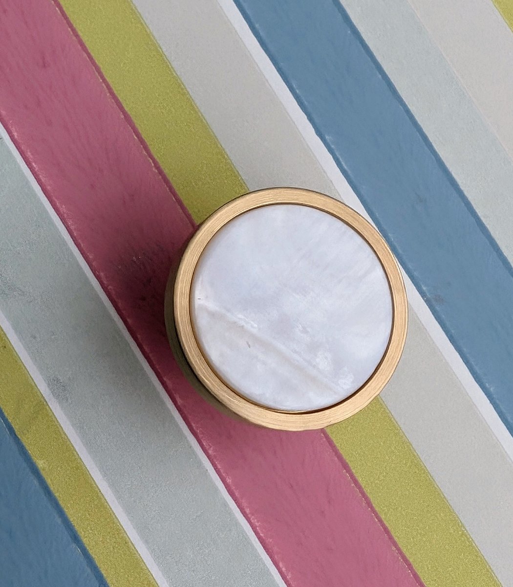 Gold rim white mother of pearl drawer pull/shell cabinet handle/white pearl drawer knob/round white pearl door handle/brass and pearl handle