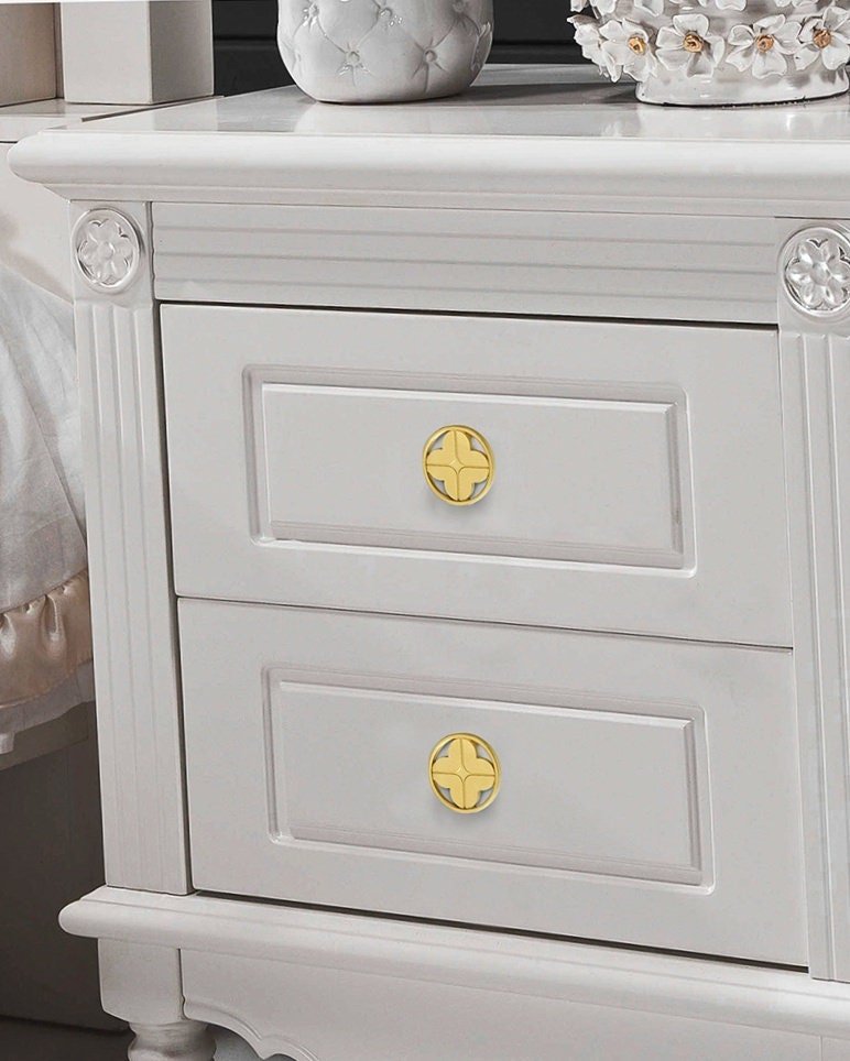 Clover shaped drawer handle/Gold brass door handle/Geometric style cabinet handle/Gold clover shaped door knob/Brass furniture hardware