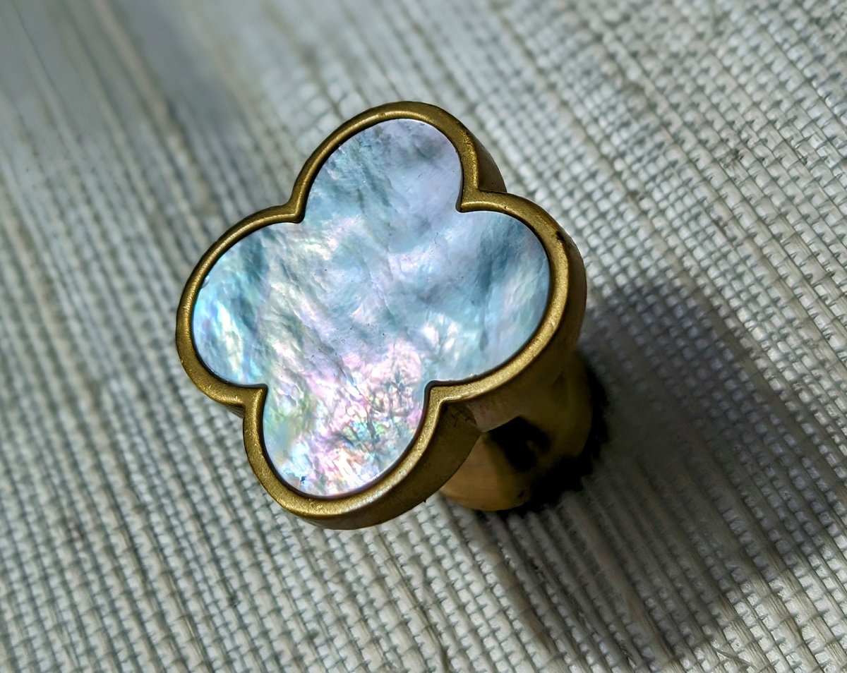 Mother of pearl clover shaped drawer pull/Brass and pearl clover cabinet handle/Iridescent shell door knob/Clover shaped pearl door handle
