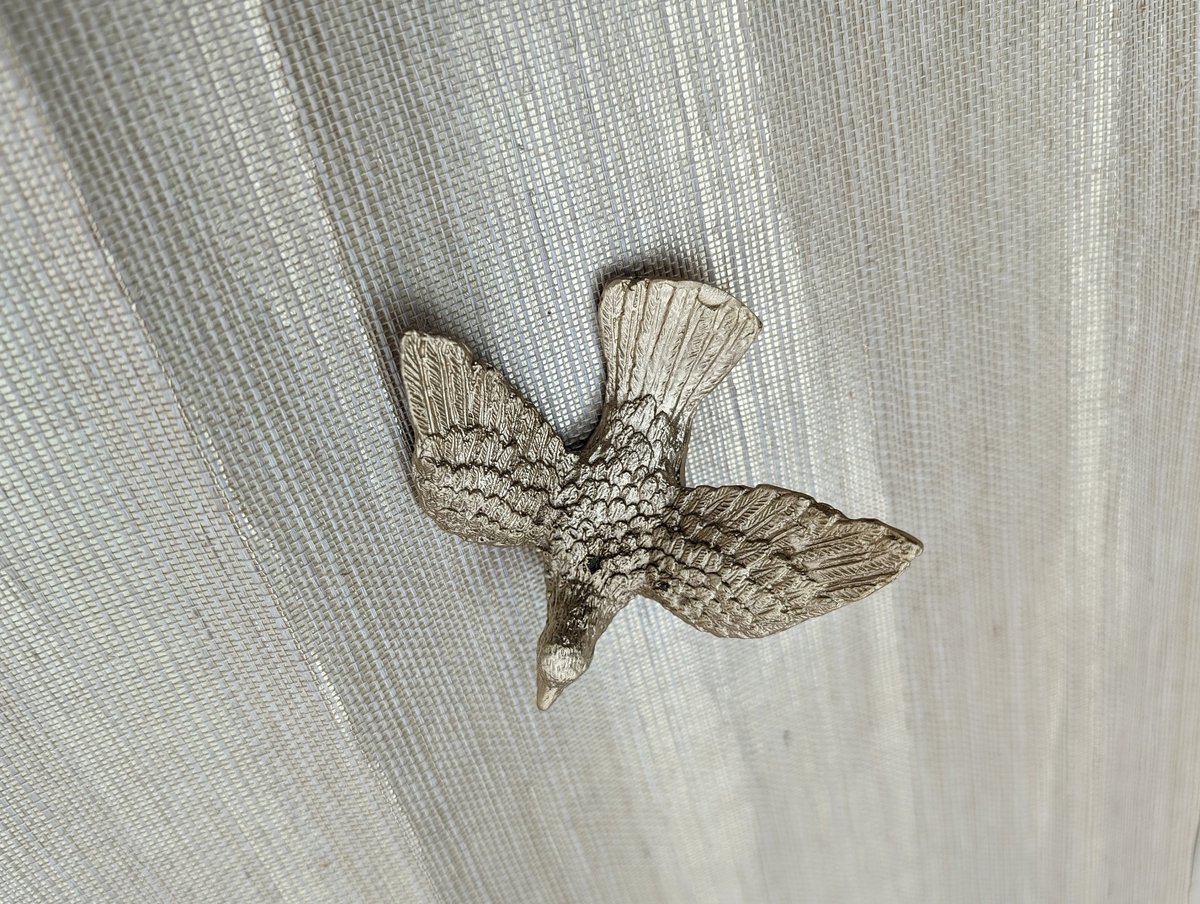 Gold brass dove of peace drawer handle/Gold brass dove shaped cabinet pull/Flying bird shaped door knob/brass furniture hardware/bird handle
