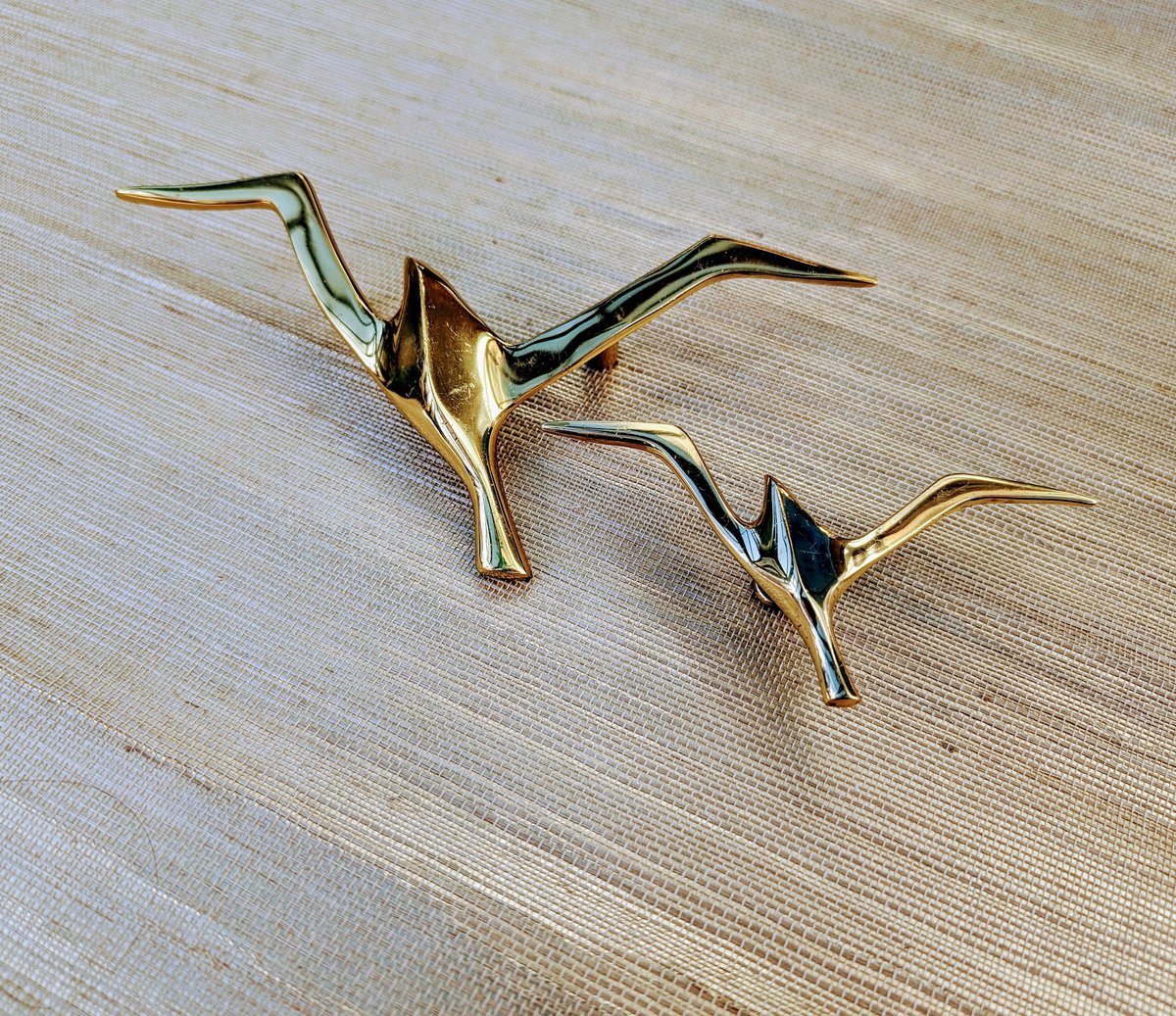 Gold seagull drawer handle/Gold brass flying bird cabinet pull/Sea burd door knob/Beach theme furniture hardware/Flying bird drawer knob