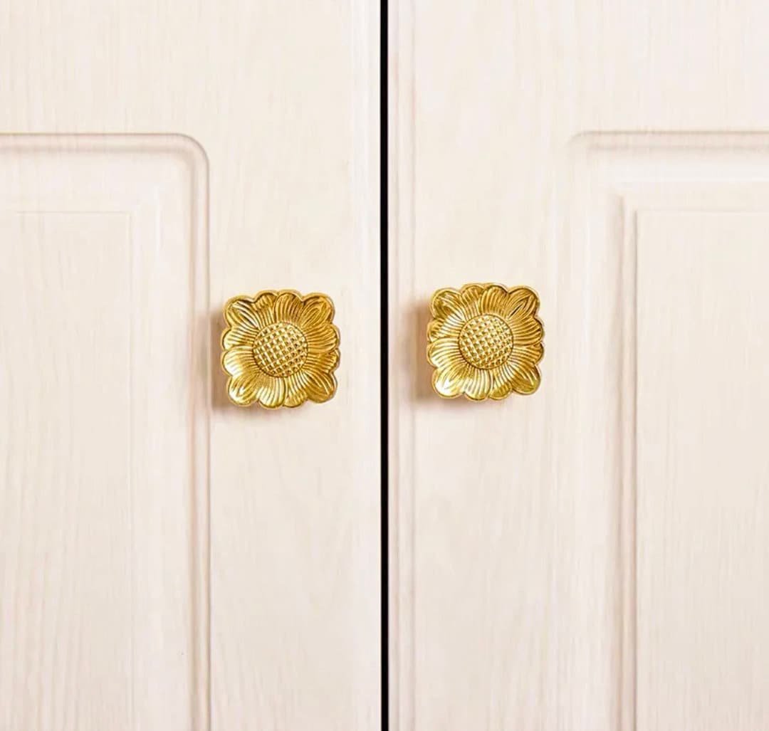 Arts and crafts style sun flower drawer handle/Gold sun flower cabinet handle/Arts and crafts style door knob/Gold brass furniture hardware