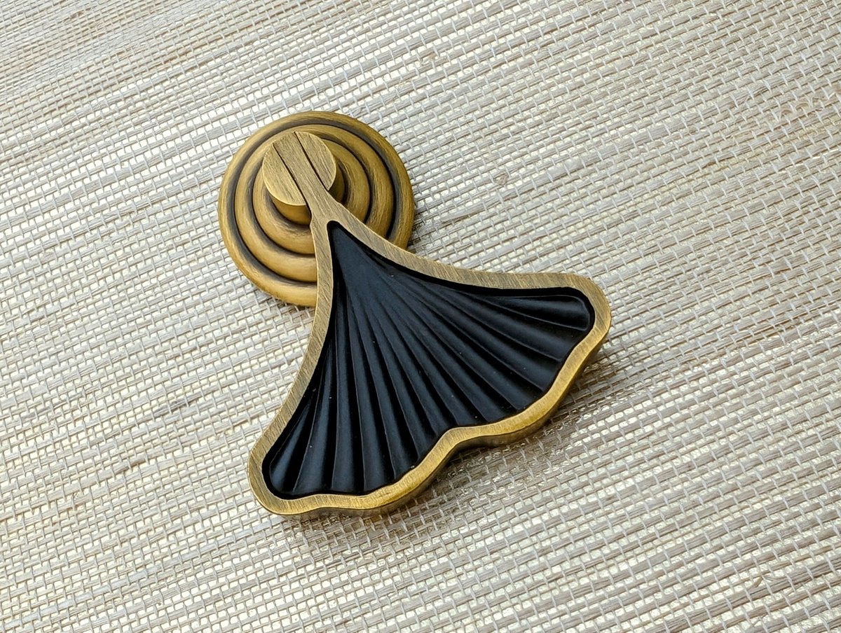 Aged brass ginkgo drop leaf drawer handle/leaf shaped cabinet pull/gold leaf drawer pull/gold furniture hardware/gold cabinet door handle