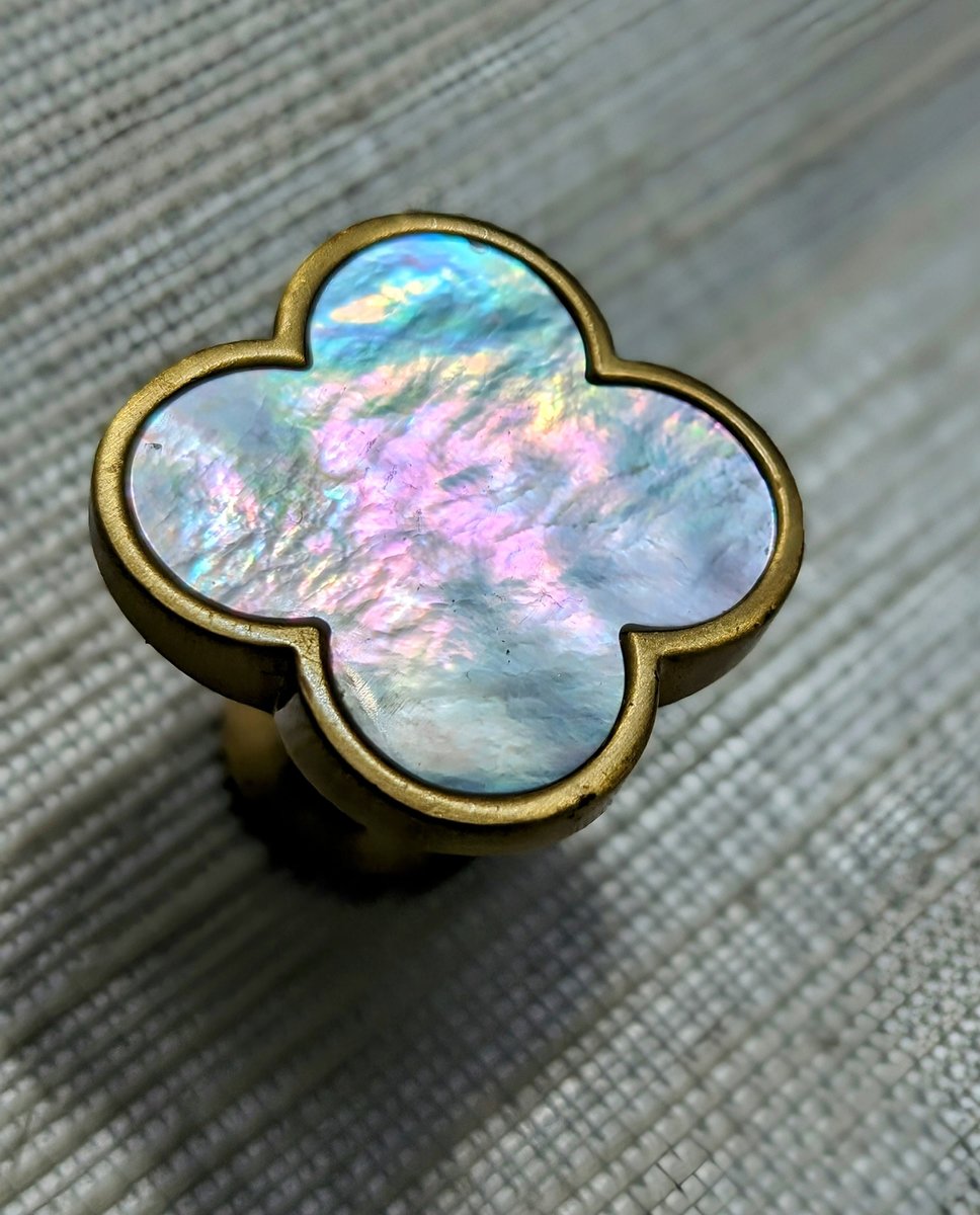 Mother of pearl clover shaped drawer pull/Brass and pearl clover cabinet handle/Iridescent shell door knob/Clover shaped pearl door handle