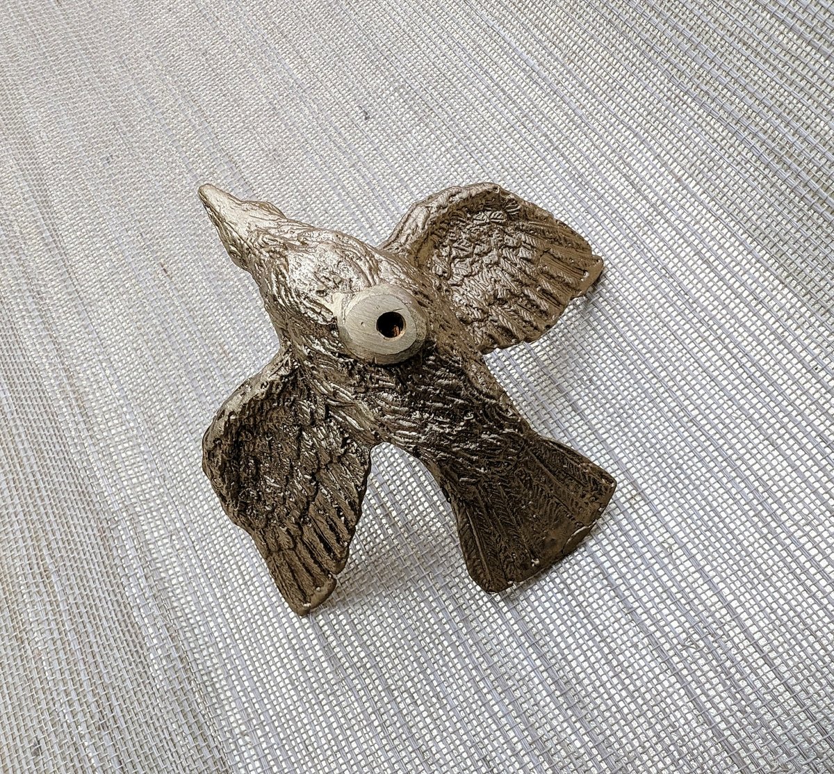 Gold brass dove of peace drawer handle/Gold brass dove shaped cabinet pull/Flying bird shaped door knob/brass furniture hardware/bird handle