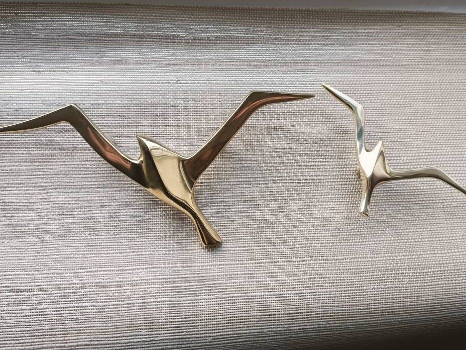 Gold seagull drawer handle/Gold brass flying bird cabinet pull/Sea burd door knob/Beach theme furniture hardware/Flying bird drawer knob