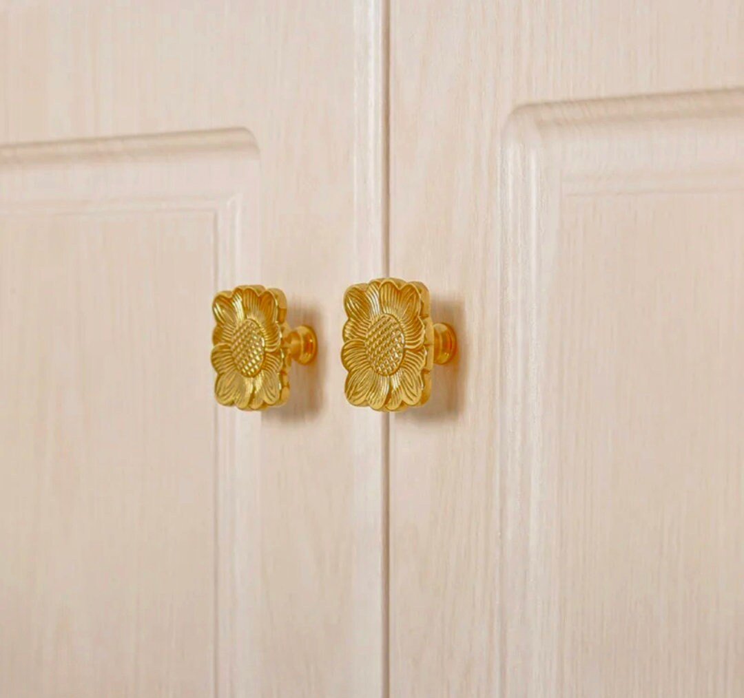 Arts and crafts style sun flower drawer handle/Gold sun flower cabinet handle/Arts and crafts style door knob/Gold brass furniture hardware