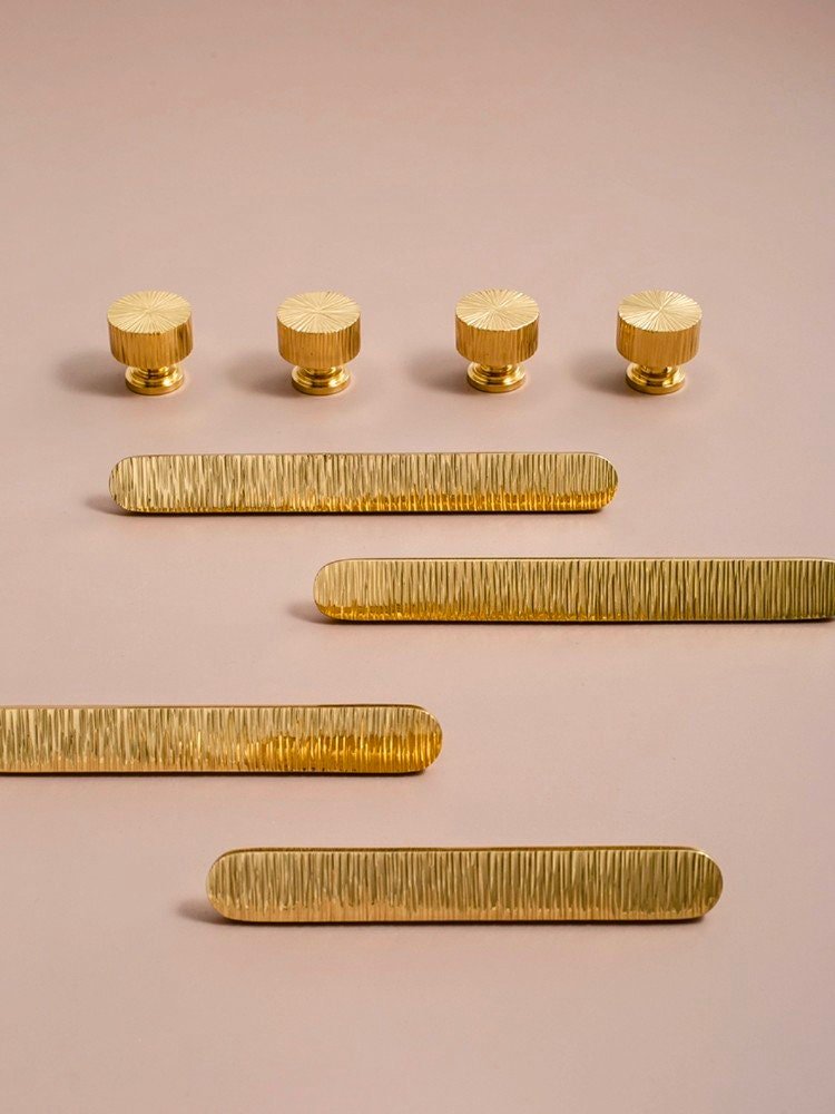 Retro style gold brass shape bar handle and knobs/Scored texture gold brass hardware/Shiny gold brass drawer pull/Gold kitchen hardware/MCM