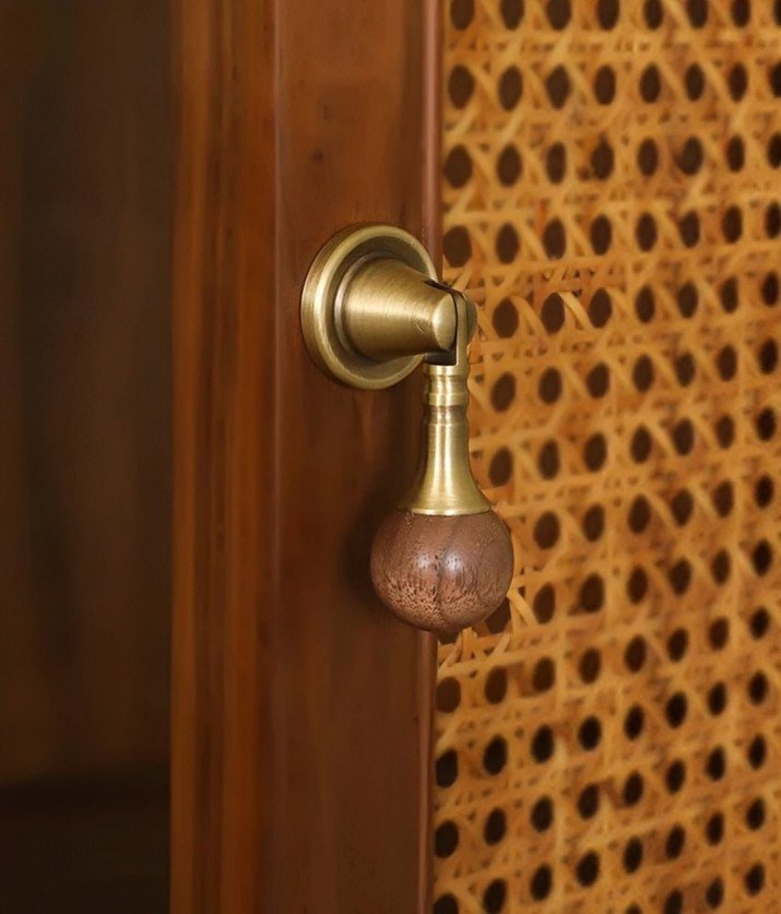 Wood and aged brass drop handle/Wooden drop drawer pull/Aged brass cabinet pull/Wooden furniture hardware/Dresser door knob/Retro style