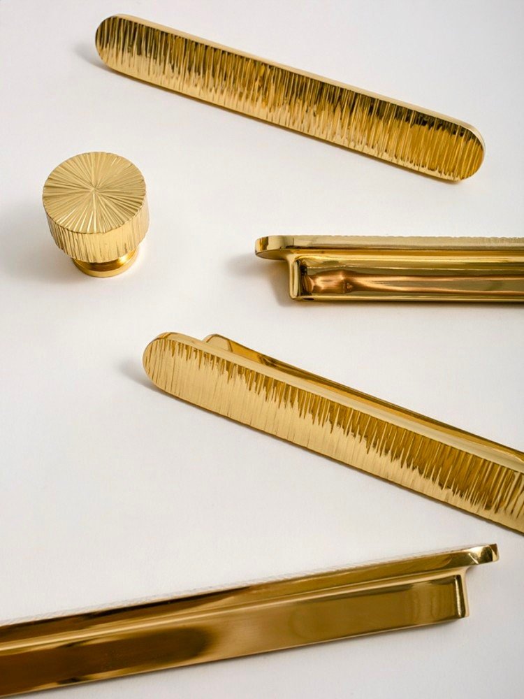 Retro style gold brass shape bar handle and knobs/Scored texture gold brass hardware/Shiny gold brass drawer pull/Gold kitchen hardware/MCM