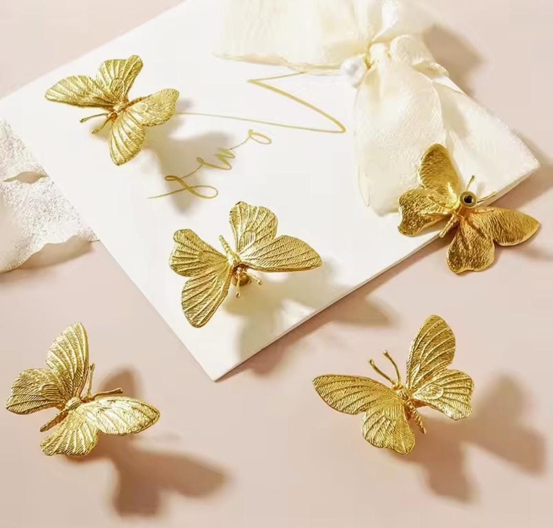 Gold brass butterfly cabinet handle/Realistic butterfly cabinet pull/Butterfly door handle/Gold butterfly door knob/Brass furniture hardware