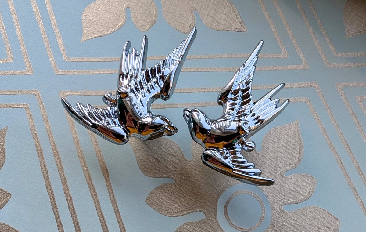 Flying Bird Cabinet Pull/Brass Bird Door Handle/Bird shaped drawer handle/Brass furniture hardware/Swooping Bird Cabinet Handle