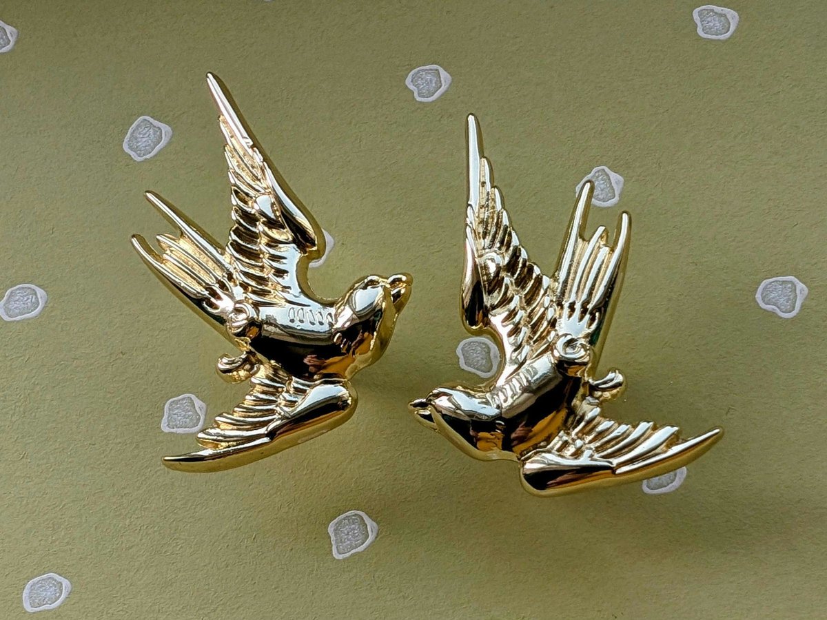 Flying Bird Cabinet Pull/Brass Bird Door Handle/Bird shaped drawer handle/Brass furniture hardware/Swooping Bird Cabinet Handle
