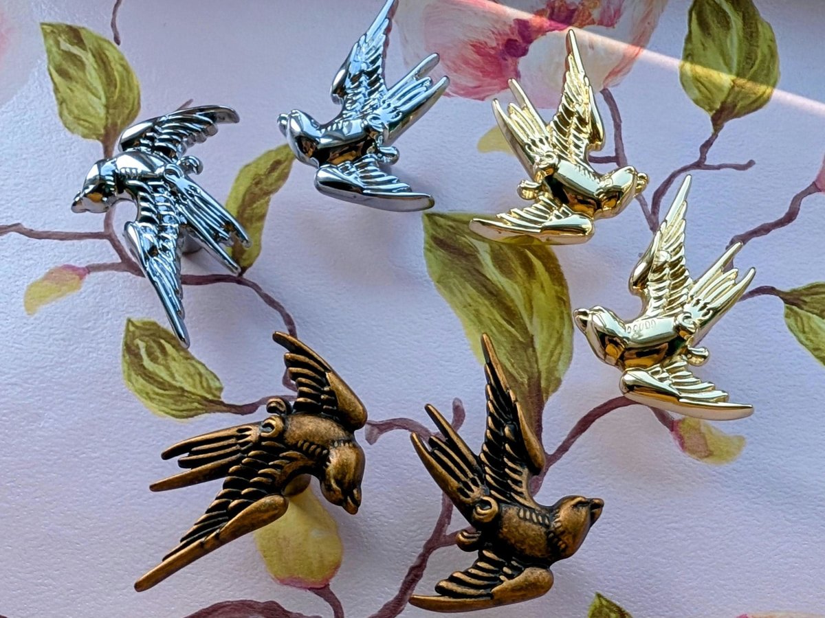 Flying Bird Cabinet Pull/Brass Bird Door Handle/Bird shaped drawer handle/Brass furniture hardware/Swooping Bird Cabinet Handle