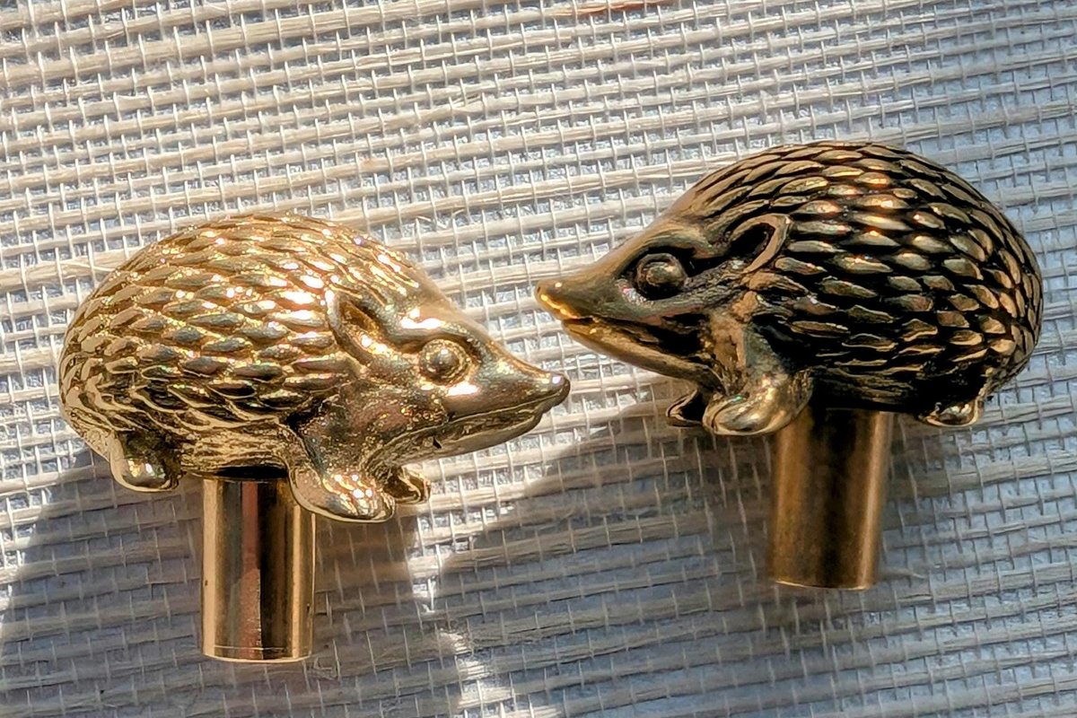 Gold or Bronze hedgehog cabinet handle/Hedgehog door handle/Hedgehog drawer knob/Woodland themed handle/Brass furniture hardware