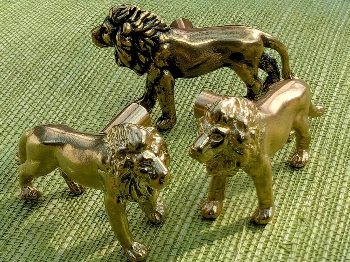 Lion shaped brasscdoor knob/Gold Lion drawer pull/Bronze Lion wardrobe door handle/Novelty drawer pull/unique cabinet handle/Brass hardware