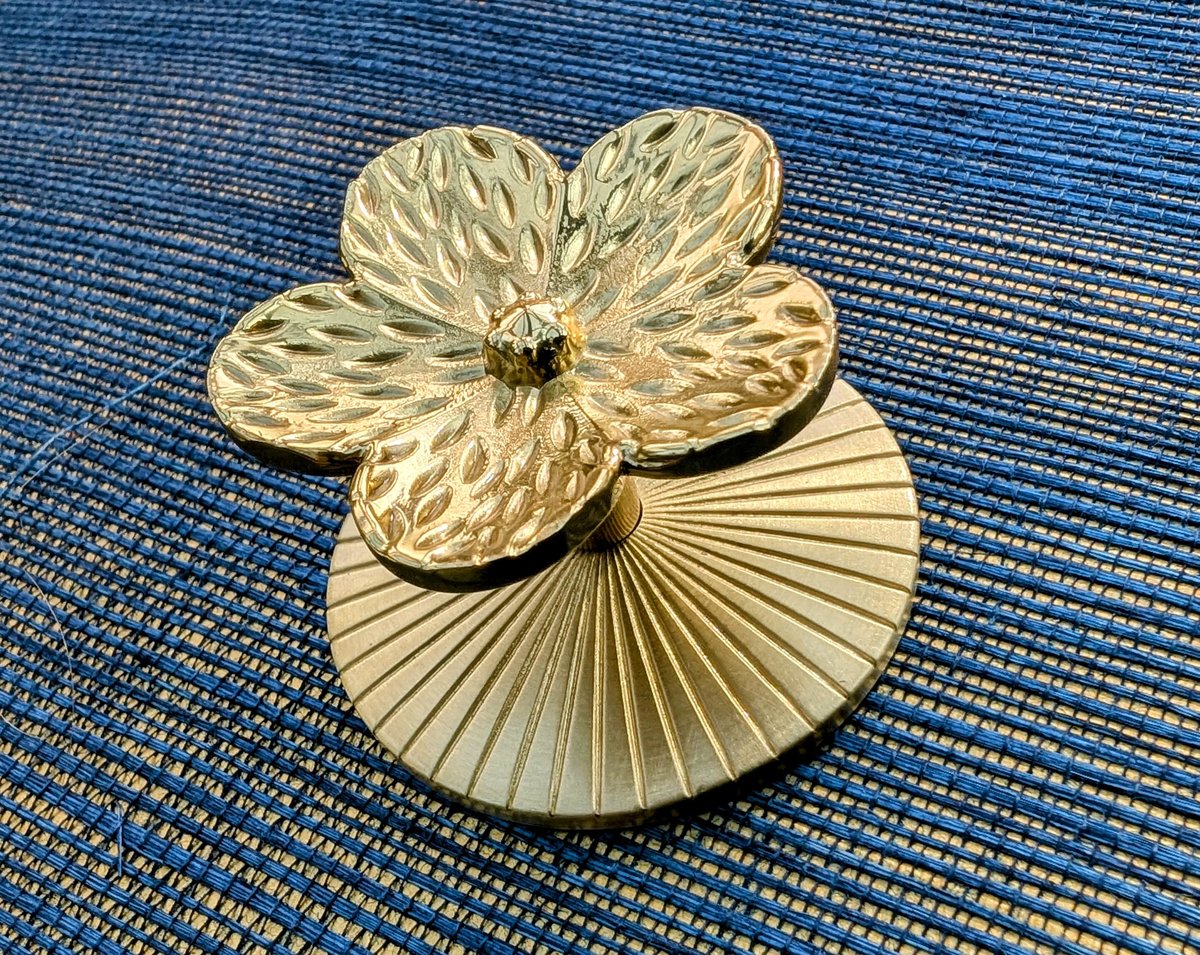 Gold brass flower door handle/Daisy cabinet pull/Flower drawer knob/Flower shaped cabinet handle/Floral door knob/Brass furniture hardware