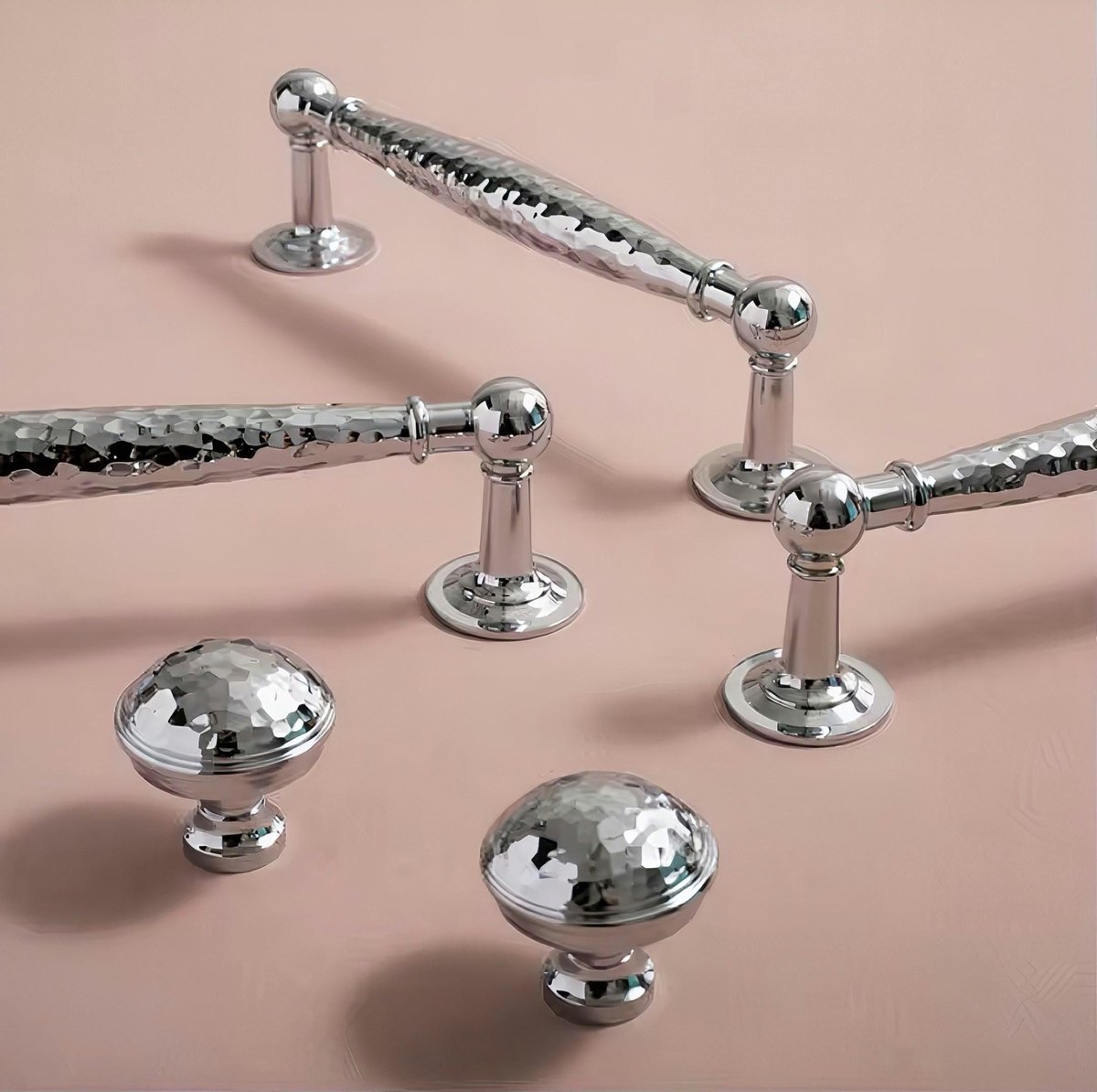 Silver hammered cabinet bar handle with feet/Shiny silver drawer pull/textured metal door handle/brass furniture hardware/kitchen hardware
