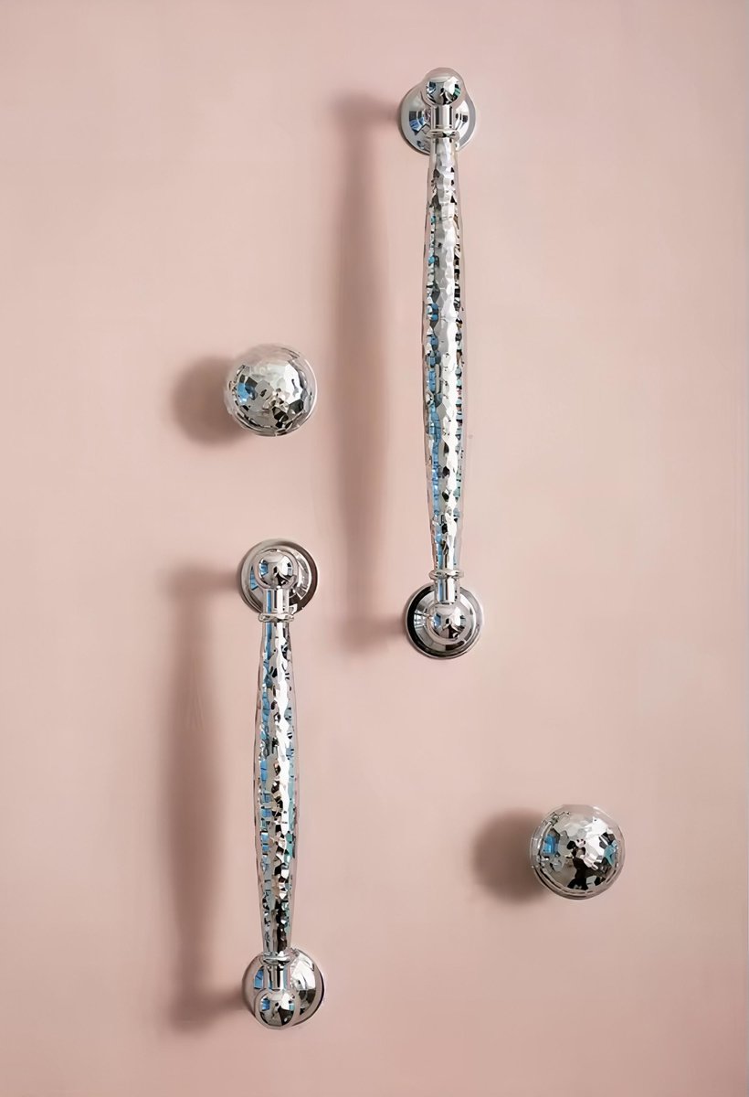 Silver hammered cabinet bar handle with feet/Shiny silver drawer pull/textured metal door handle/brass furniture hardware/kitchen hardware