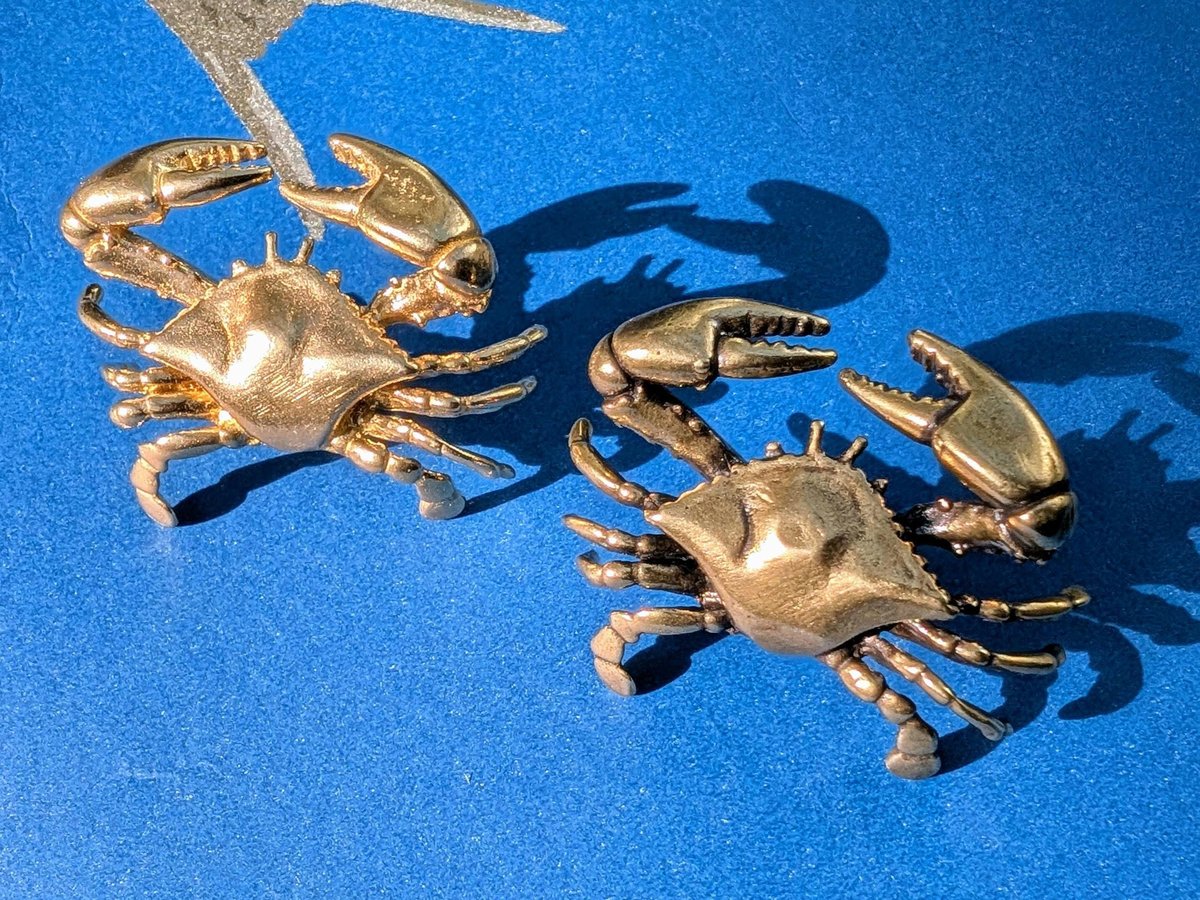 Gold or Bronze crab cabinet handle/Cancer zodiac door handle/Crab shaped drawer knob/Seaside decor/Brass furniture hardware/Beach decor