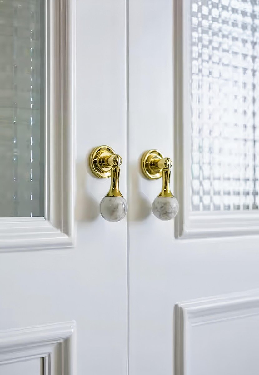 Shiny gold drop handle in rose quartz, white quartz and marble/Gemstone drawer pull/Semi precious stone cabinet pull/Luxury crystal handle