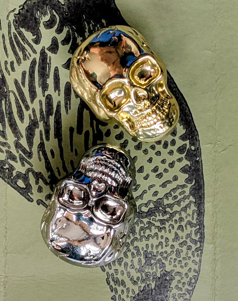 Gold or silver skull drawer handle/Skull shaped drawer pull/Gothic cabinet handle/Skull door knob/Halloween furniture hardware/Gothic core