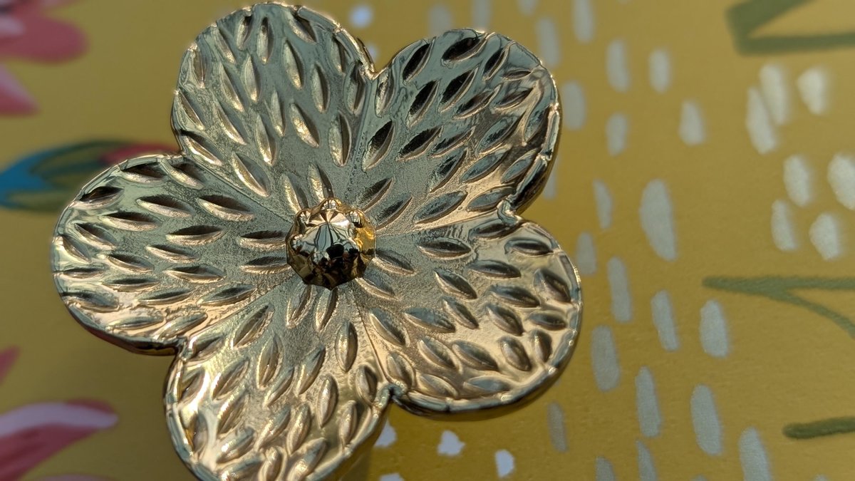 Gold brass flower door handle/Daisy cabinet pull/Flower drawer knob/Flower shaped cabinet handle/Floral door knob/Brass furniture hardware