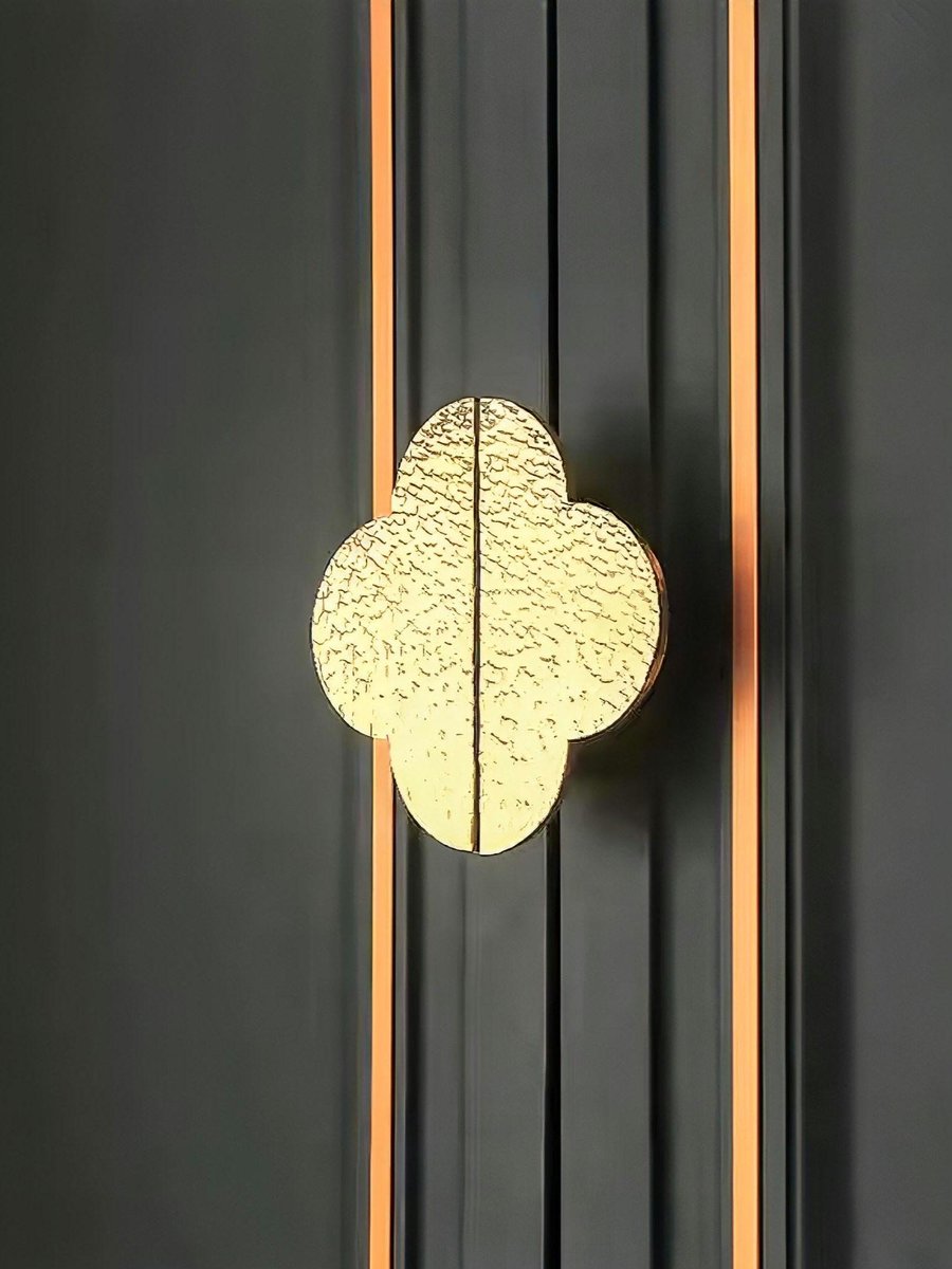 Clover shaped hammed texture drawer handle/Big Gold drawer pull/Gold Wardrobe handle/Kitchen hardware/Large cabinet handle/Gold door handle