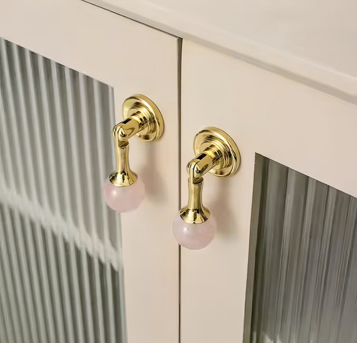 Shiny gold drop handle in rose quartz, white quartz and marble/Gemstone drawer pull/Semi precious stone cabinet pull/Luxury crystal handle