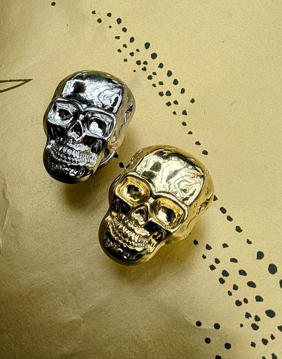 Gold or silver skull drawer handle/Skull shaped drawer pull/Gothic cabinet handle/Skull door knob/Halloween furniture hardware/Gothic core