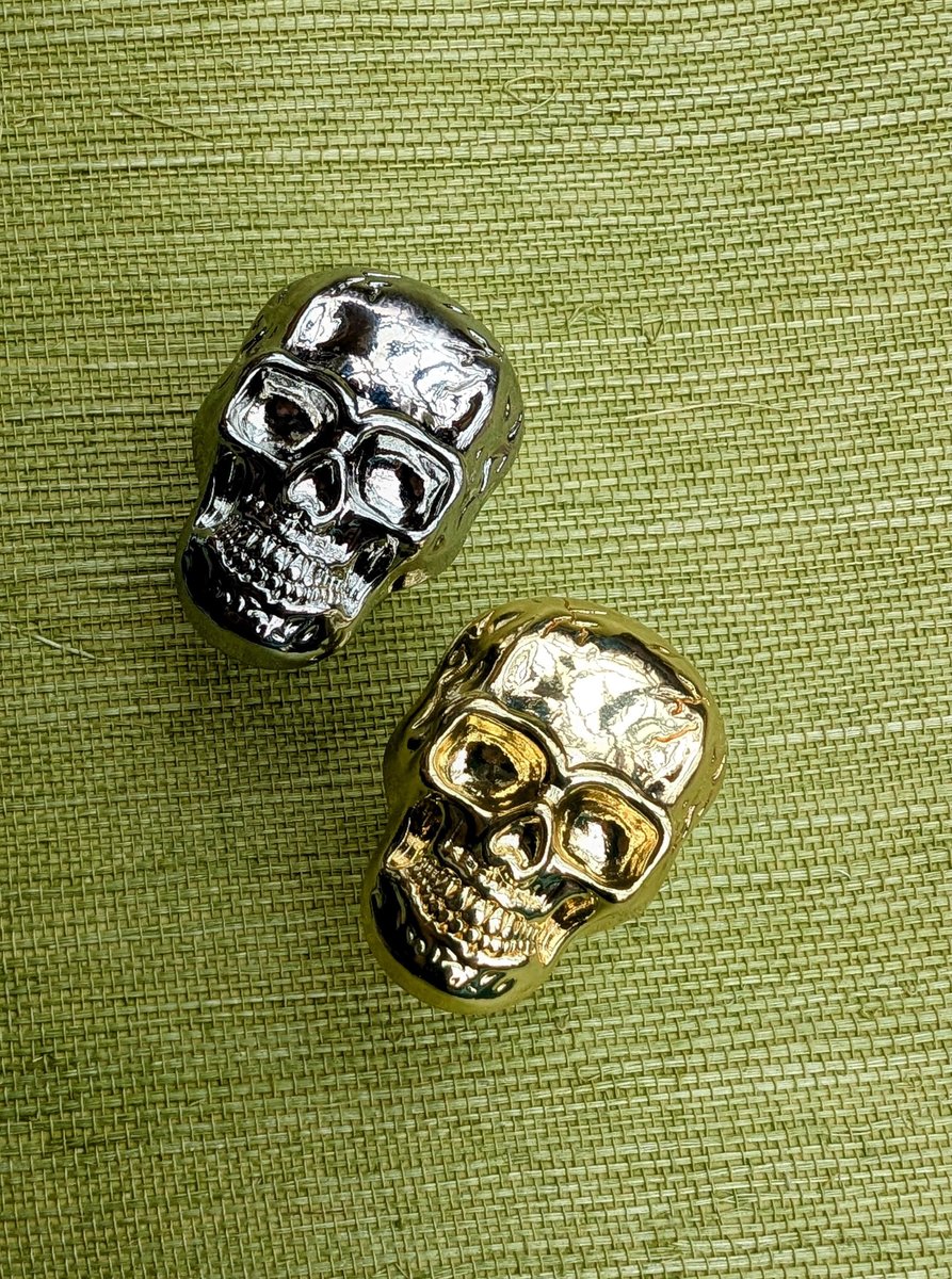 Gold or silver skull drawer handle/Skull shaped drawer pull/Gothic cabinet handle/Skull door knob/Halloween furniture hardware/Gothic core