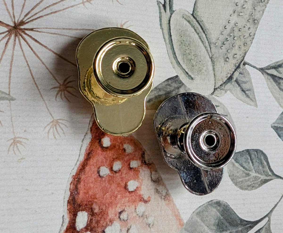 Gold or silver skull drawer handle/Skull shaped drawer pull/Gothic cabinet handle/Skull door knob/Halloween furniture hardware/Gothic core
