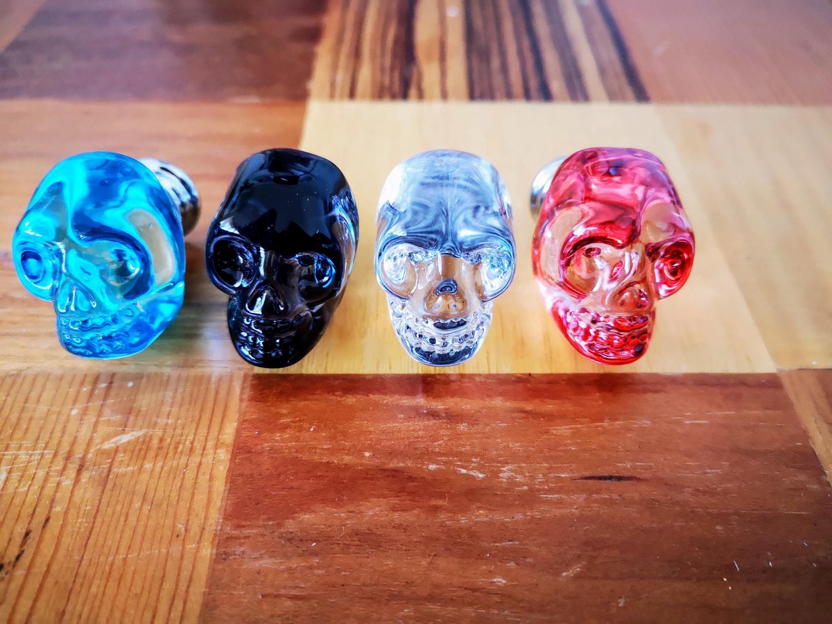 Glass crystal skull drawer knob/Pirate themed cabinet handle/Halloween door handle/Skull shaped cabinet pull/Gothic core drawer handle