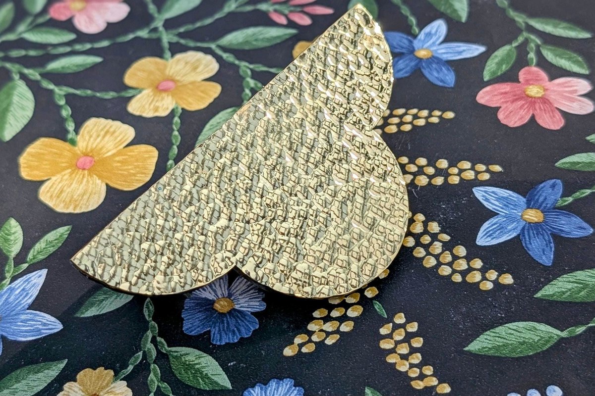 Clover shaped hammed texture drawer handle/Big Gold drawer pull/Gold Wardrobe handle/Kitchen hardware/Large cabinet handle/Gold door handle