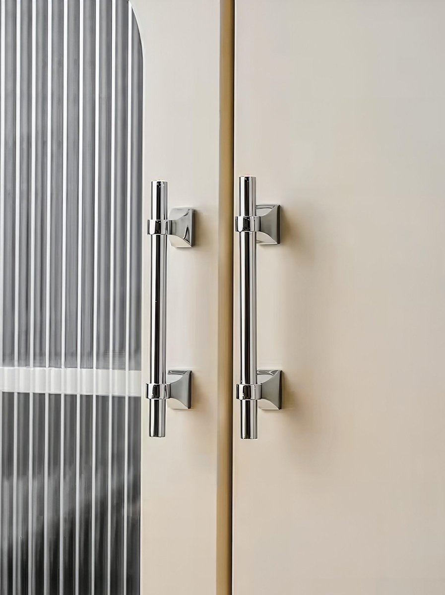 Shiny silver bar cabinet handle with retro look/Chrome drawer handle/home improvement hardware/Silver cabinet door handle/Silver hardware