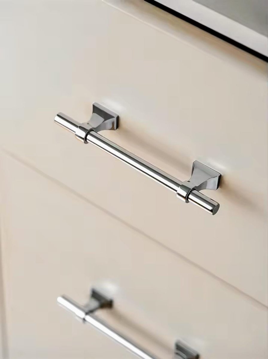 Shiny silver bar cabinet handle with retro look/Chrome drawer handle/home improvement hardware/Silver cabinet door handle/Silver hardware