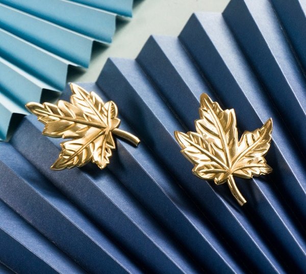 Gold maple leaf cabinet pull/Brass leaf shaped door handle/Autumn leaves drawer knob/Maple leaves/furniture hardware/gold cabinet handle