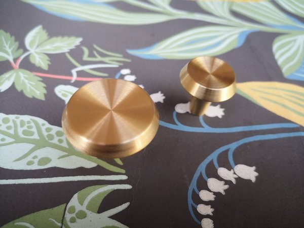 Circular brushed pattern drawer knob/Classic round brass cabinet handle/Gold brass button shaped cabinet pull/Gold brass kitchen hardware