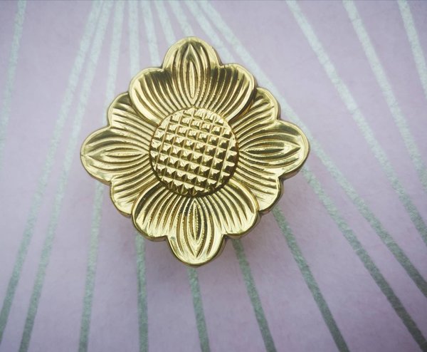 Arts and crafts style sun flower drawer handle/Gold sun flower cabinet handle/Arts and crafts style door knob/Gold brass furniture hardware