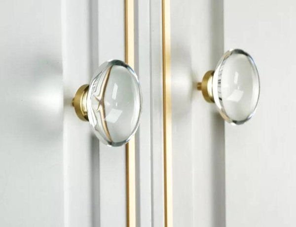 Mid century modern clear crystal cabinet pull/Transparent  oval shaped door knob/crystal furniture hardware/vintage style egg shaped handle