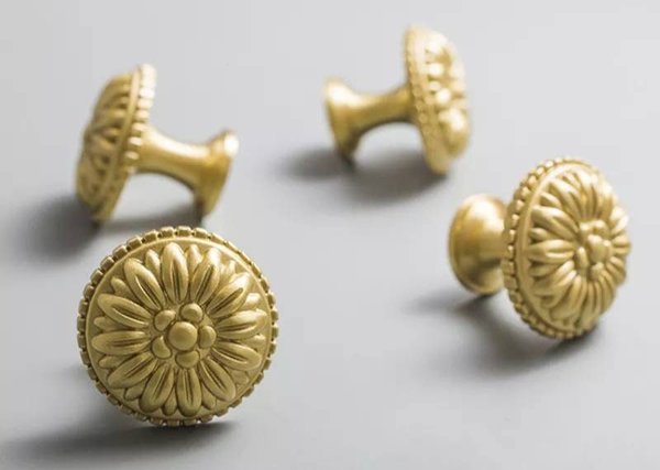 Gold brass dandelion design drawer knob/Daisy design cabinet pull/Vintage style door handle/Brass furniture hardware/Round gold drawer pull