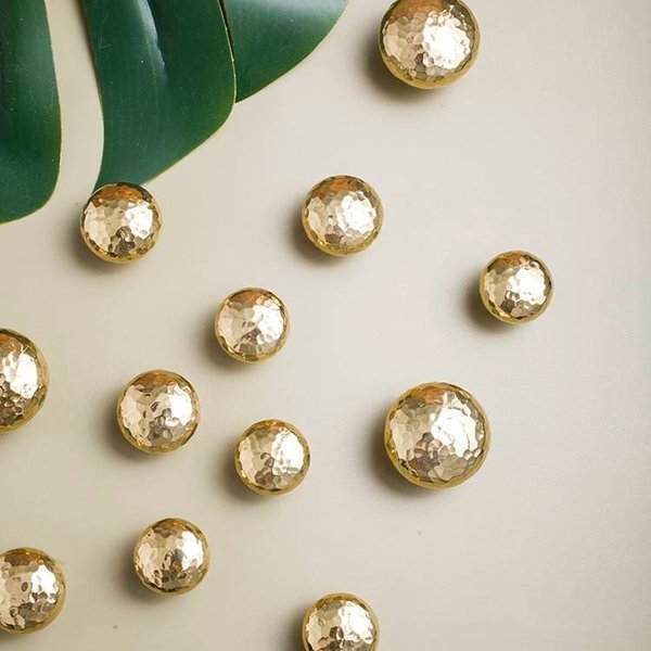 Round shiny gold hammered brass cabinet handle/Glittery gold drawer knob/Polished textured brass door handle/Solid brass furniture hardware
