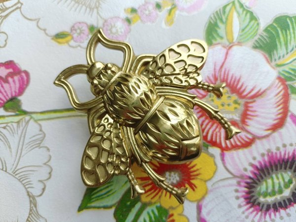 Large gold brass bumble bee drawer handle/Large honey bee shaped Cabinet Pull/Brass Bee shaped door handle/Gold brass furniture hardware