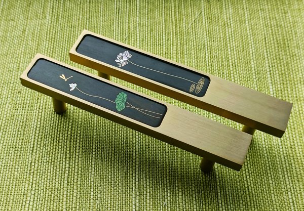 Waterlilies drawer pull/Pearl and brass inlaid drawer pull/Intricate pearl inlay cabinet pull/water lily door handle/Luxury pearl hardware