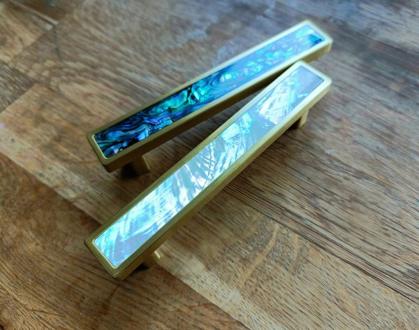 Rainbow abalone shell drawer pull/Pearl cabinet pull/Mother of pearl door handle/Iridescent Drawer handle/Pearl and brass furniture hardware