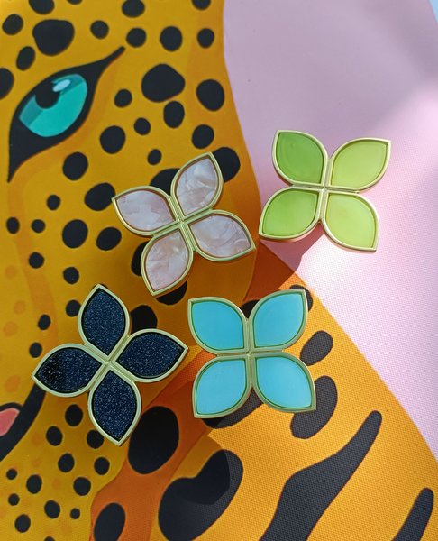 Clover shaped gold drawer handle/Flower shaped cabinet handle with coloured resin inserts/Nursery decor door knobs/IKEA hack door pull