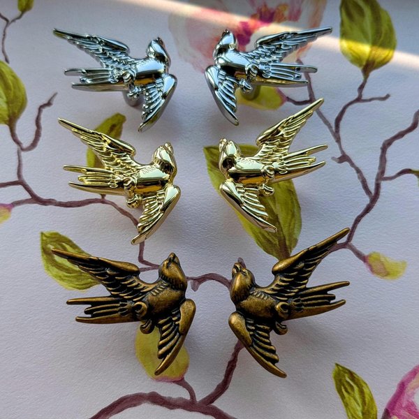Flying Bird Cabinet Pull/Brass Bird Door Handle/Bird shaped drawer handle/Brass furniture hardware/Swooping Bird Cabinet Handle
