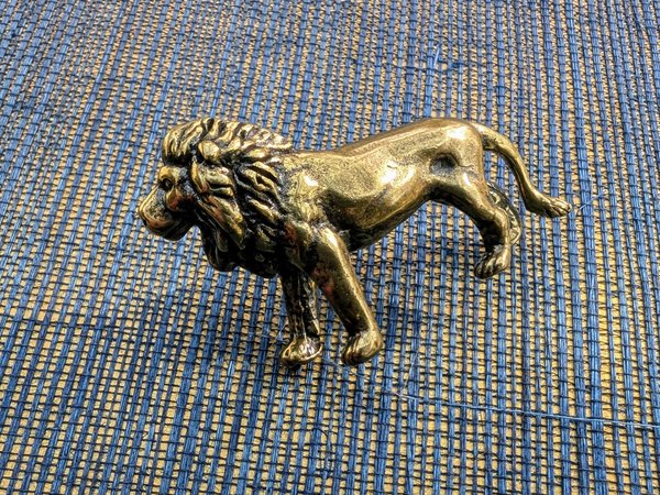 Lion shaped brasscdoor knob/Gold Lion drawer pull/Bronze Lion wardrobe door handle/Novelty drawer pull/unique cabinet handle/Brass hardware